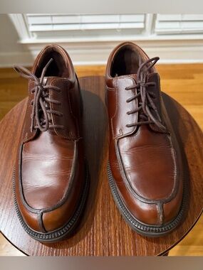 Cole Haan Brown Leather Split-Toe Oxfords! 👞 Size 8 1/2 M